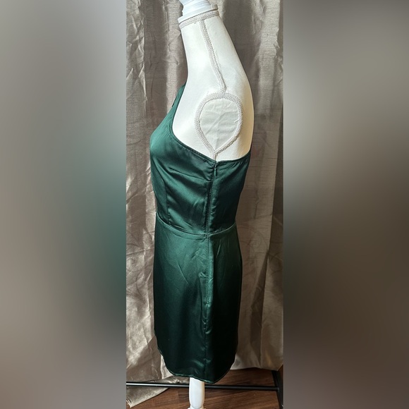 Abercrombie & Fitch - Picture 3 of 5